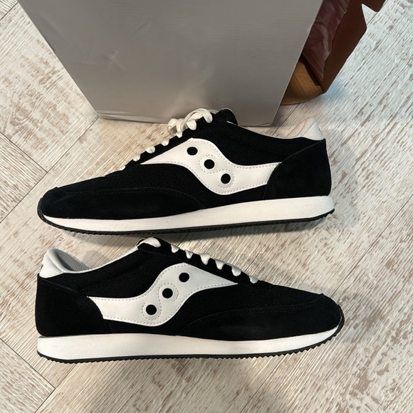 NEW Saucony Hornet - size 7.5 mens (equal to womens size 9) - Picture 6 of 7